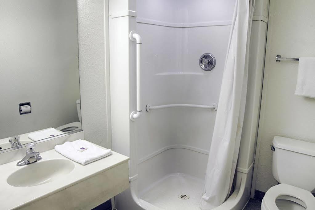 ซูเปอร์ 8 บาย วินด์แฮม ฟลอเรนซ์ Hotel ภายนอก รูปภาพ