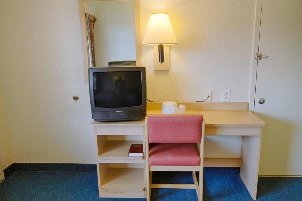 ซูเปอร์ 8 บาย วินด์แฮม ฟลอเรนซ์ Hotel ภายนอก รูปภาพ