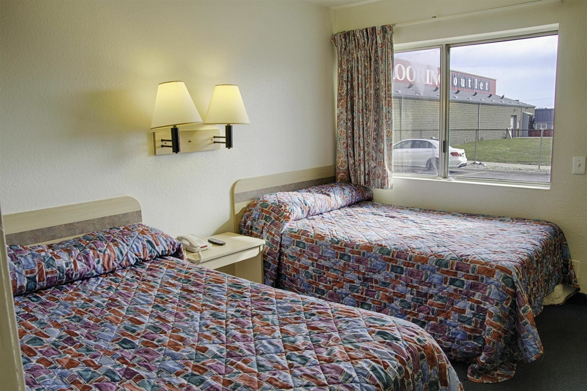 ซูเปอร์ 8 บาย วินด์แฮม ฟลอเรนซ์ Hotel ภายนอก รูปภาพ