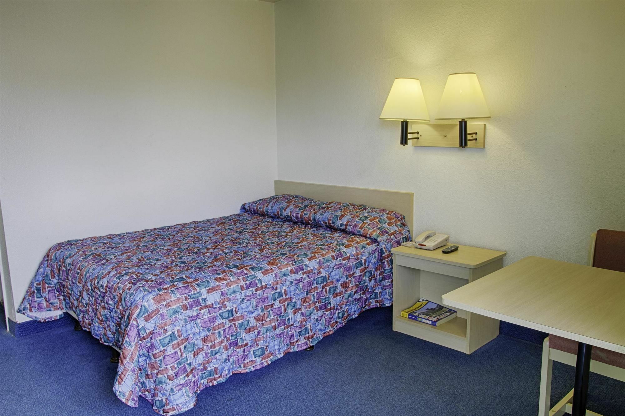 ซูเปอร์ 8 บาย วินด์แฮม ฟลอเรนซ์ Hotel ภายนอก รูปภาพ